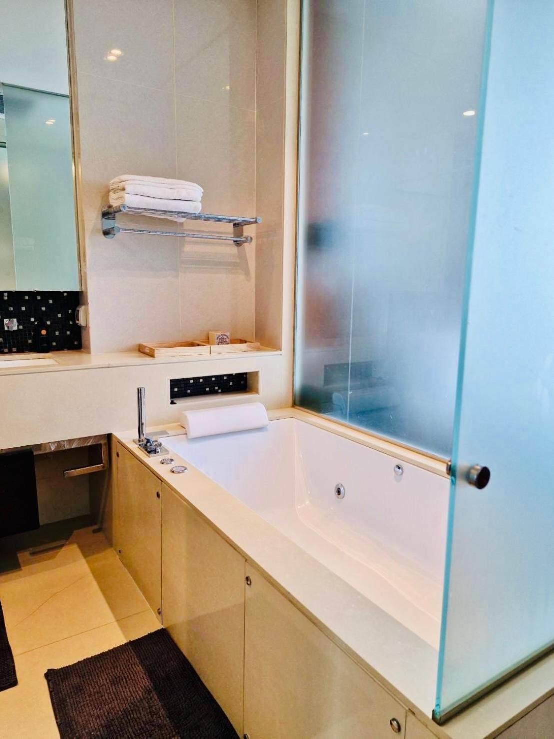Luxury 1Bed 1Bath 300M Bts Phrom Phong, Emporium Emsphere Emquartier Bangkok Eksteriør billede